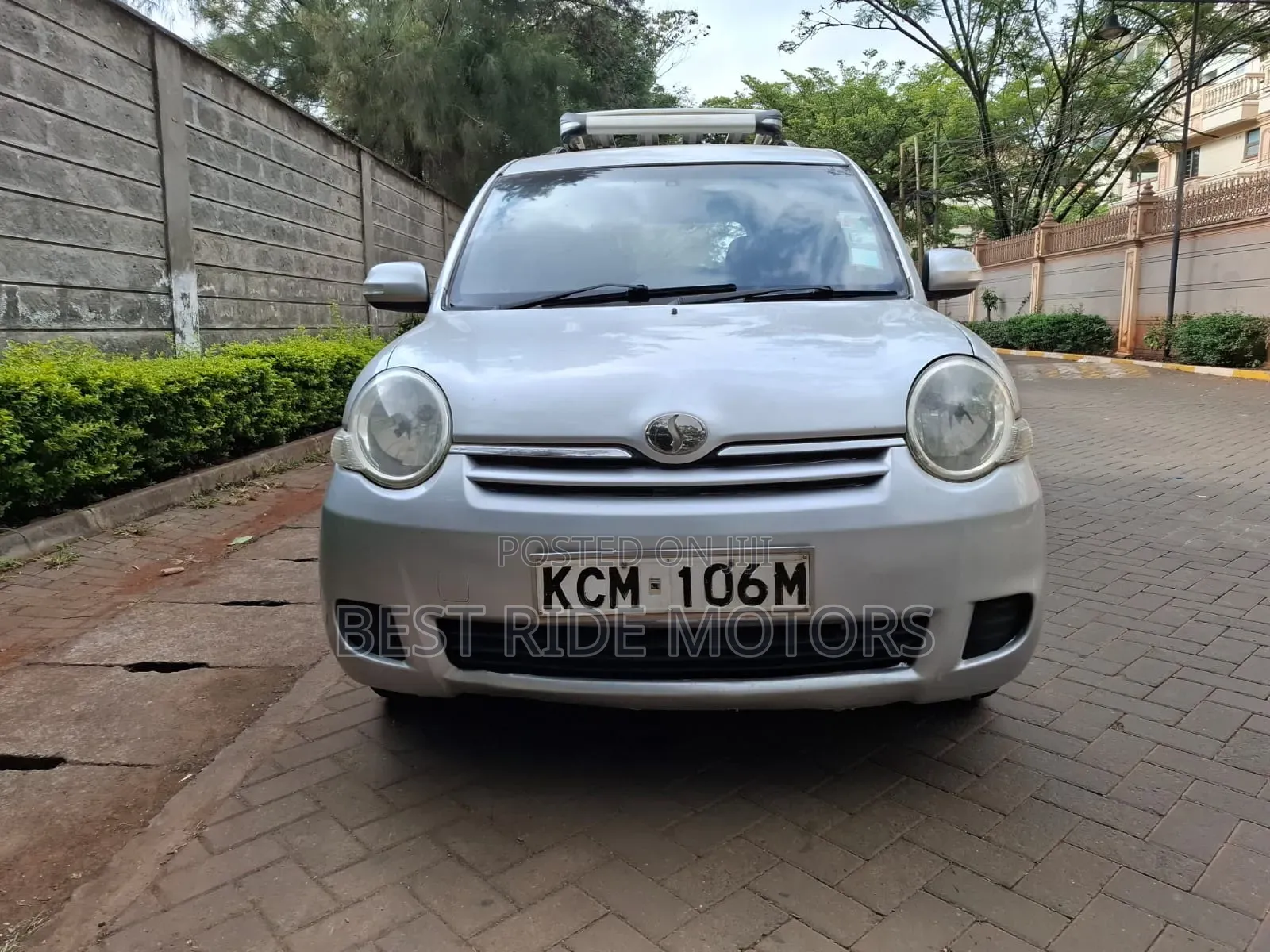 Toyota Sienta 2010 Silver