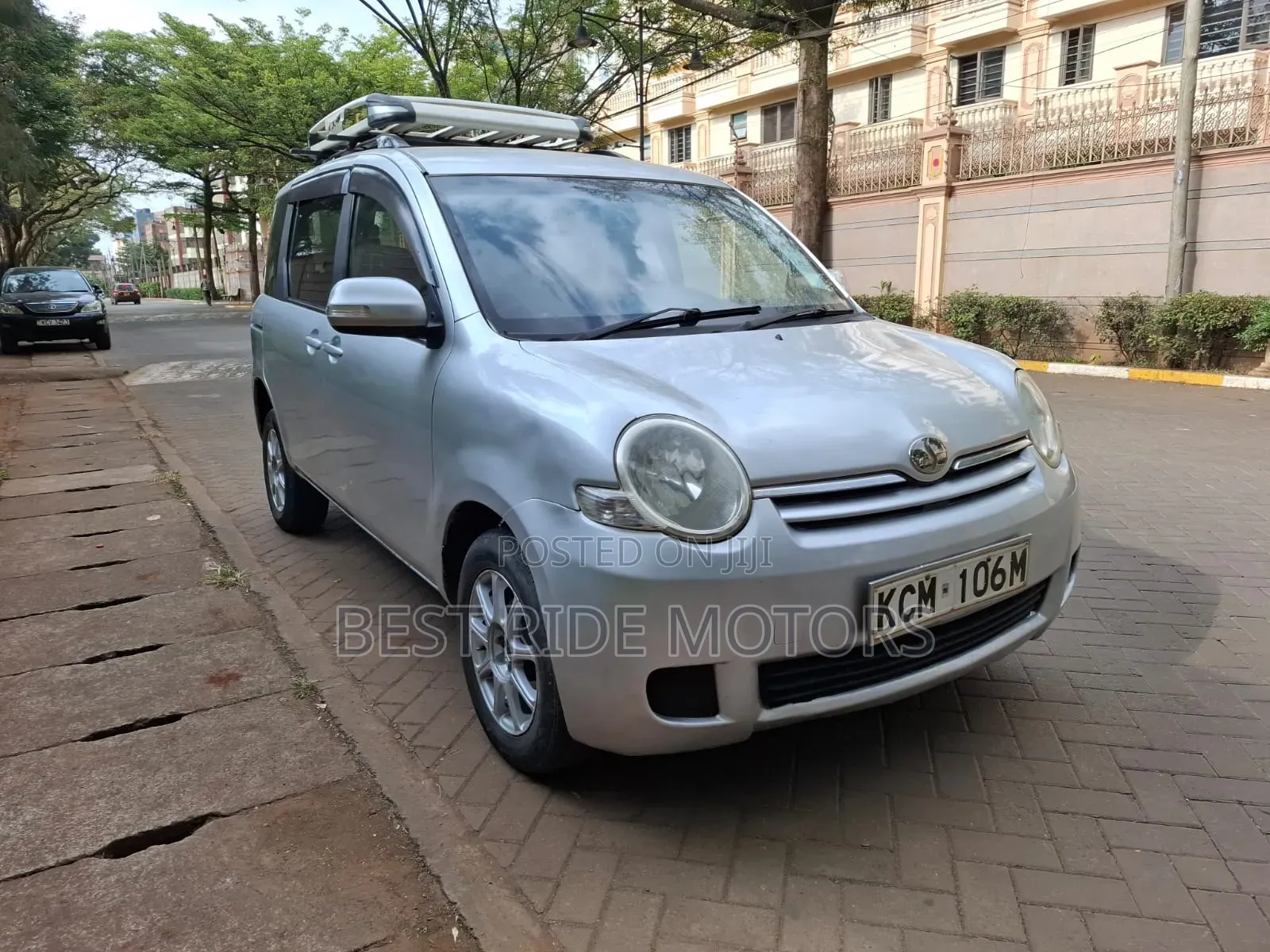 Toyota Sienta 2010 Silver
