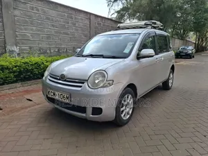 Toyota Sienta 2010 Silver