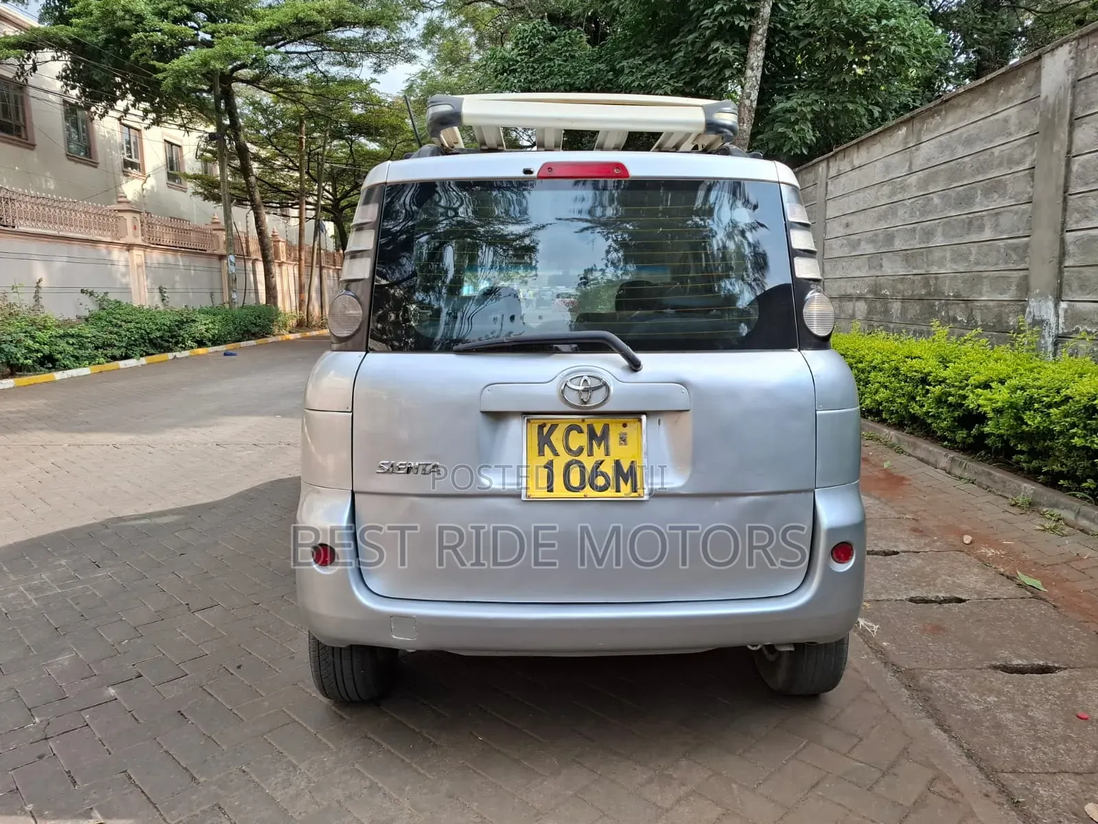 Toyota Sienta 2010 Silver