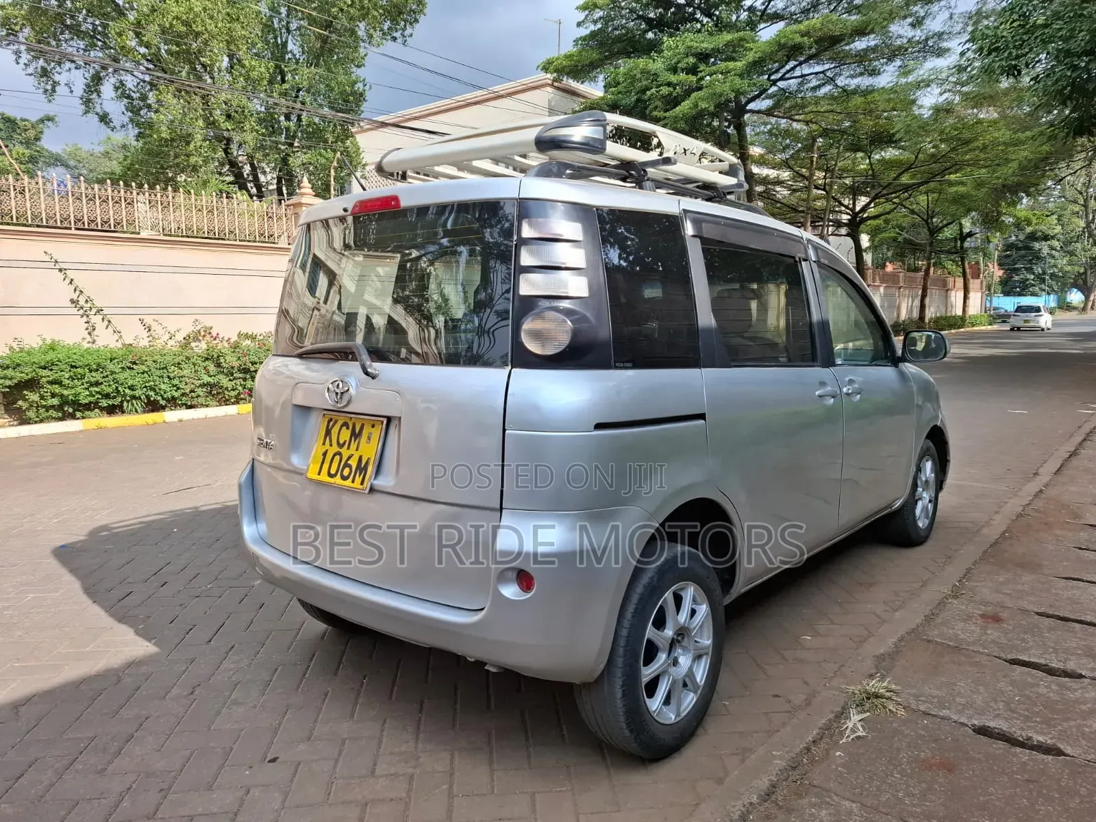 Toyota Sienta 2010 Silver