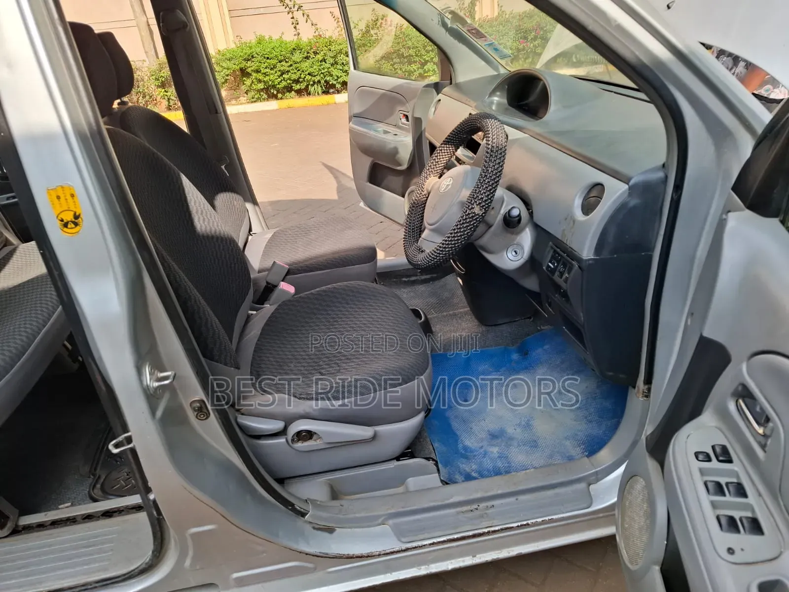 Toyota Sienta 2010 Silver