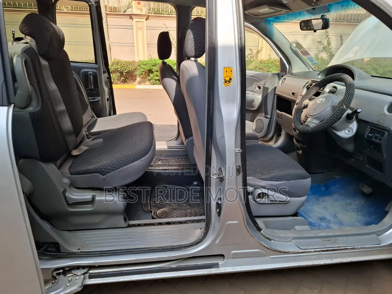 Toyota Sienta 2010 Silver