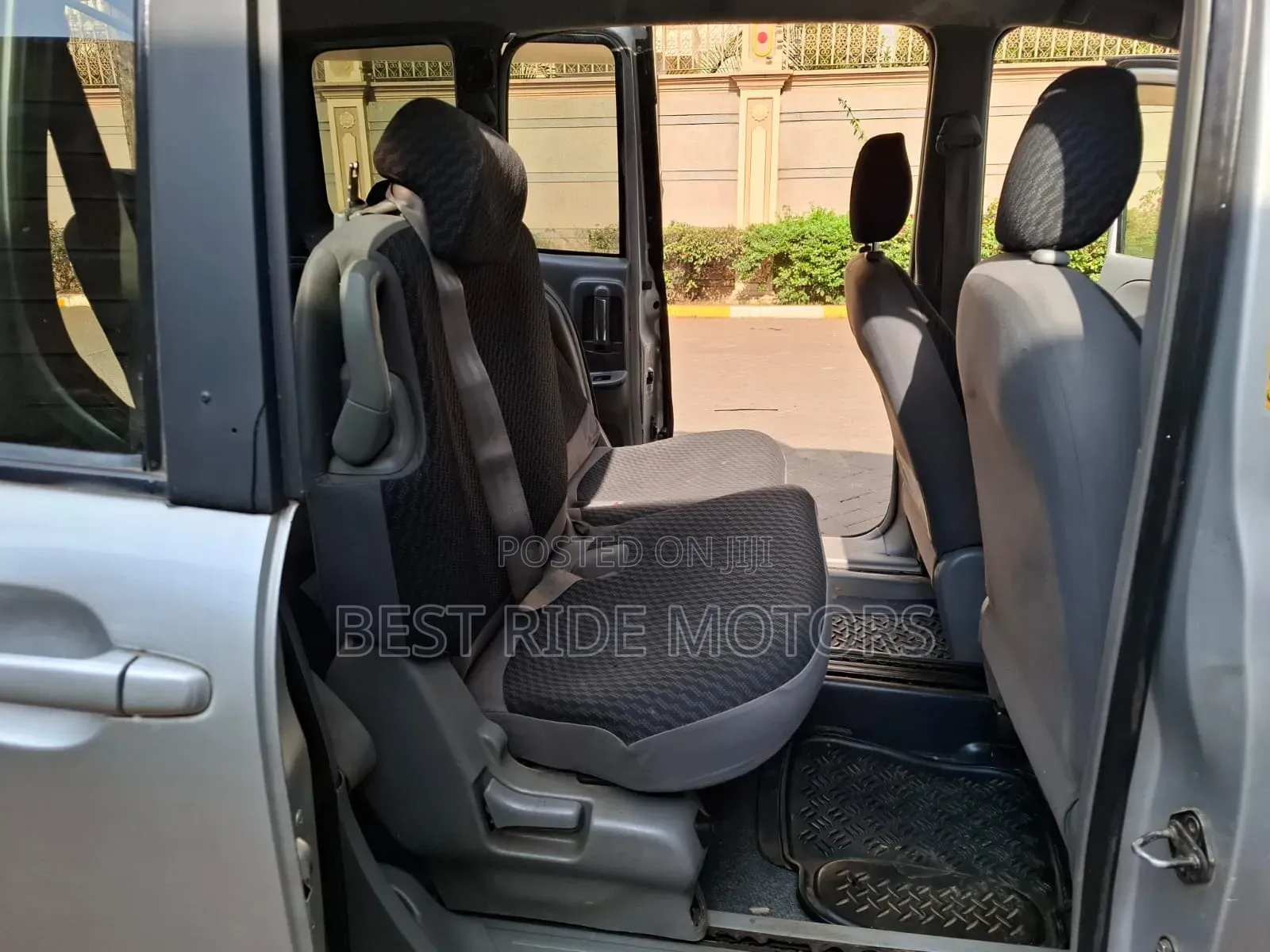 Toyota Sienta 2010 Silver