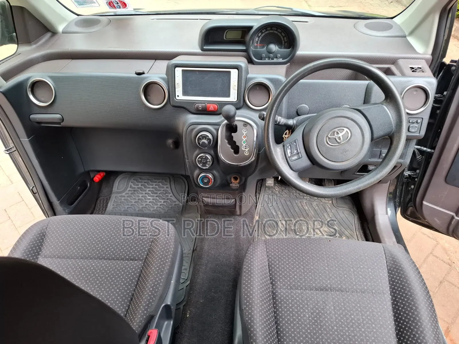 Toyota Spade 2014 Black
