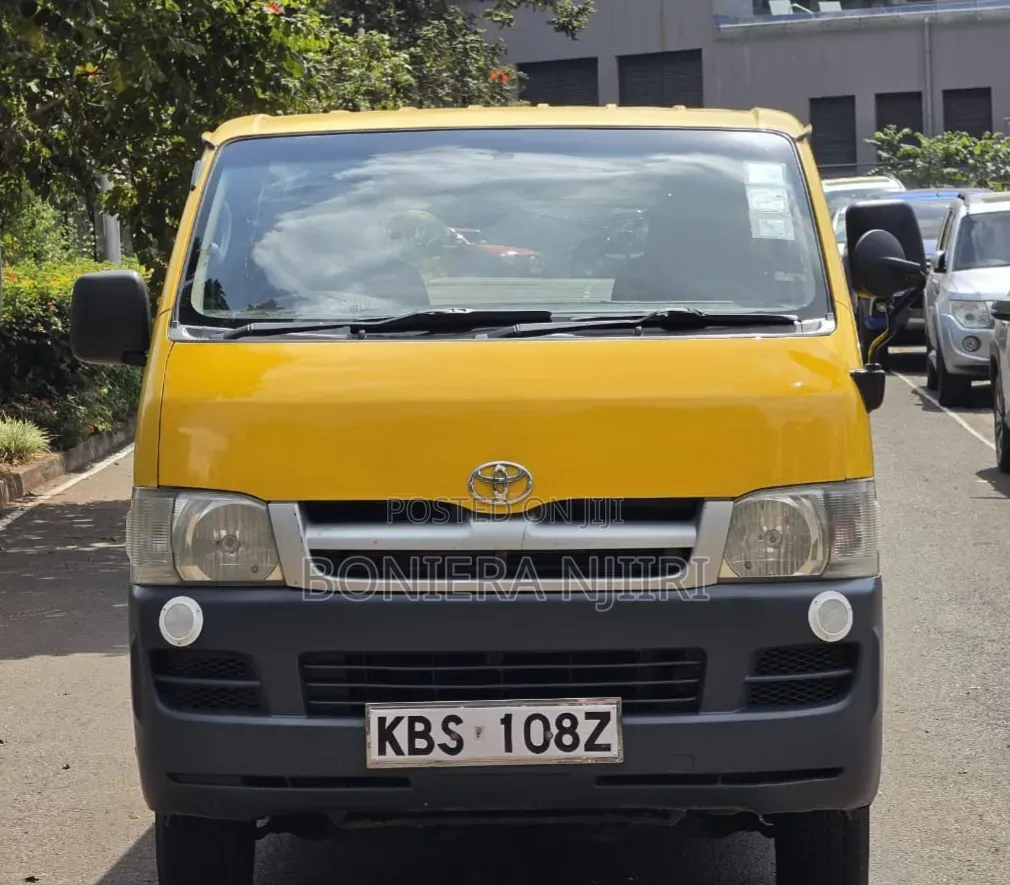 Toyota HiAce 2005 Yellow