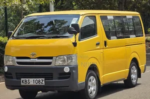 Toyota HiAce 2005 Yellow