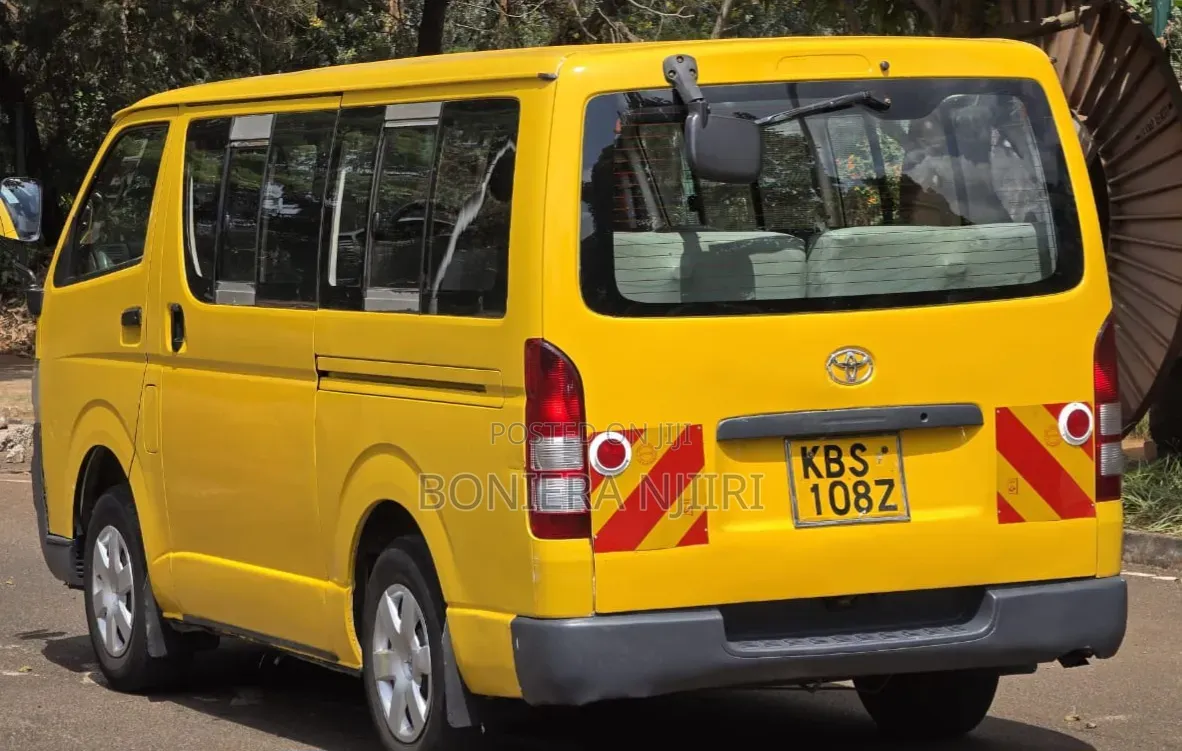 Toyota HiAce 2005 Yellow