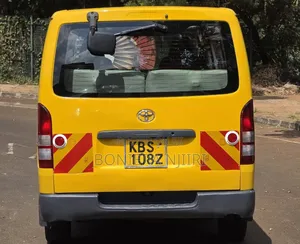 Toyota HiAce 2005 Yellow