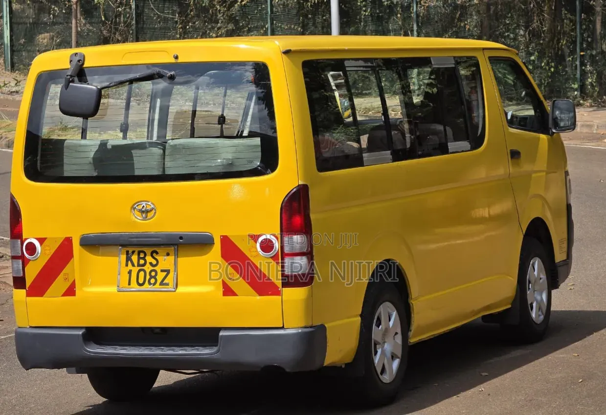 Toyota HiAce 2005 Yellow