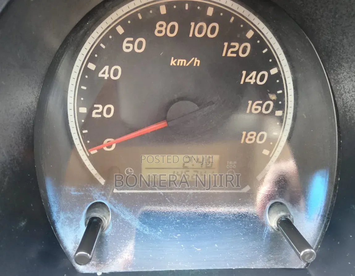Toyota HiAce 2005 Yellow