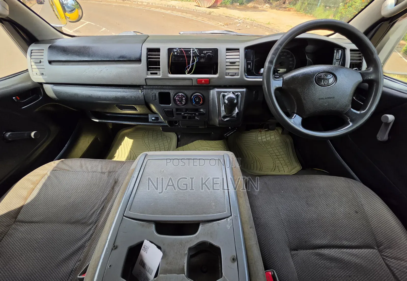 Toyota HiAce 2005 Yellow