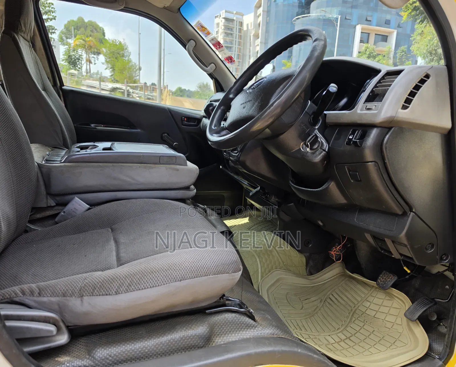 Toyota HiAce 2005 Yellow