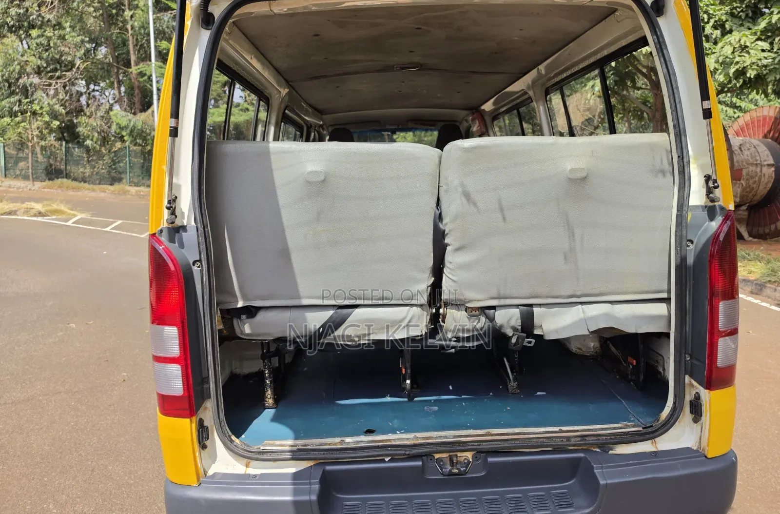 Toyota HiAce 2005 Yellow