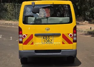 Toyota HiAce 2005 Yellow