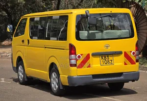 Toyota HiAce 2005 Yellow