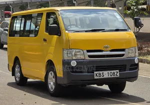 Toyota HiAce 2005 Yellow