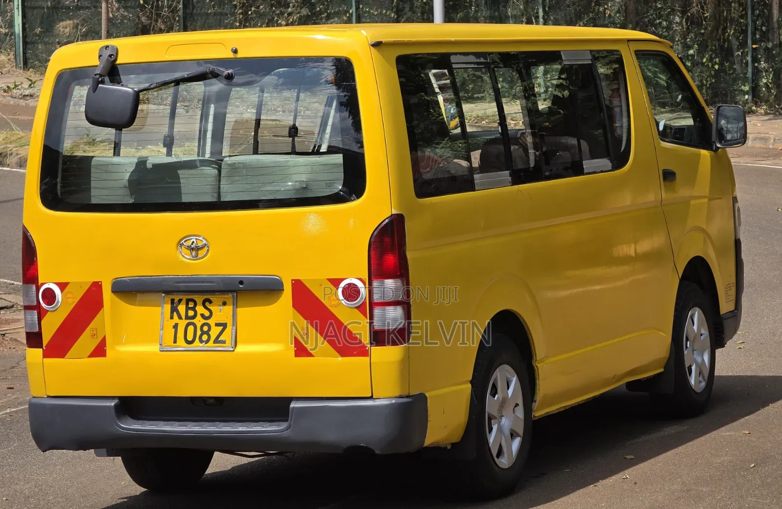 Toyota HiAce 2005 Yellow