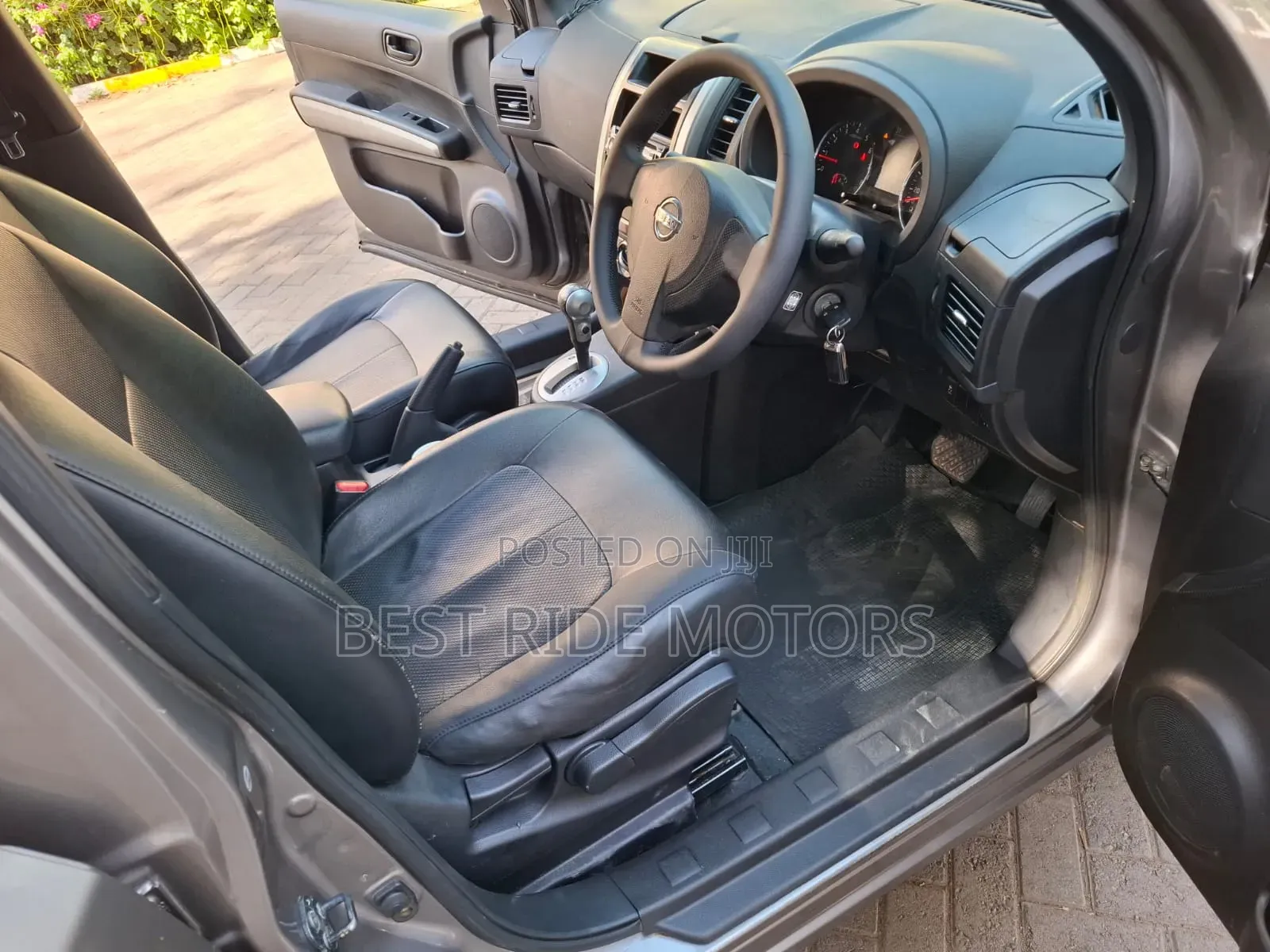 Nissan X-Trail 2012 Gray