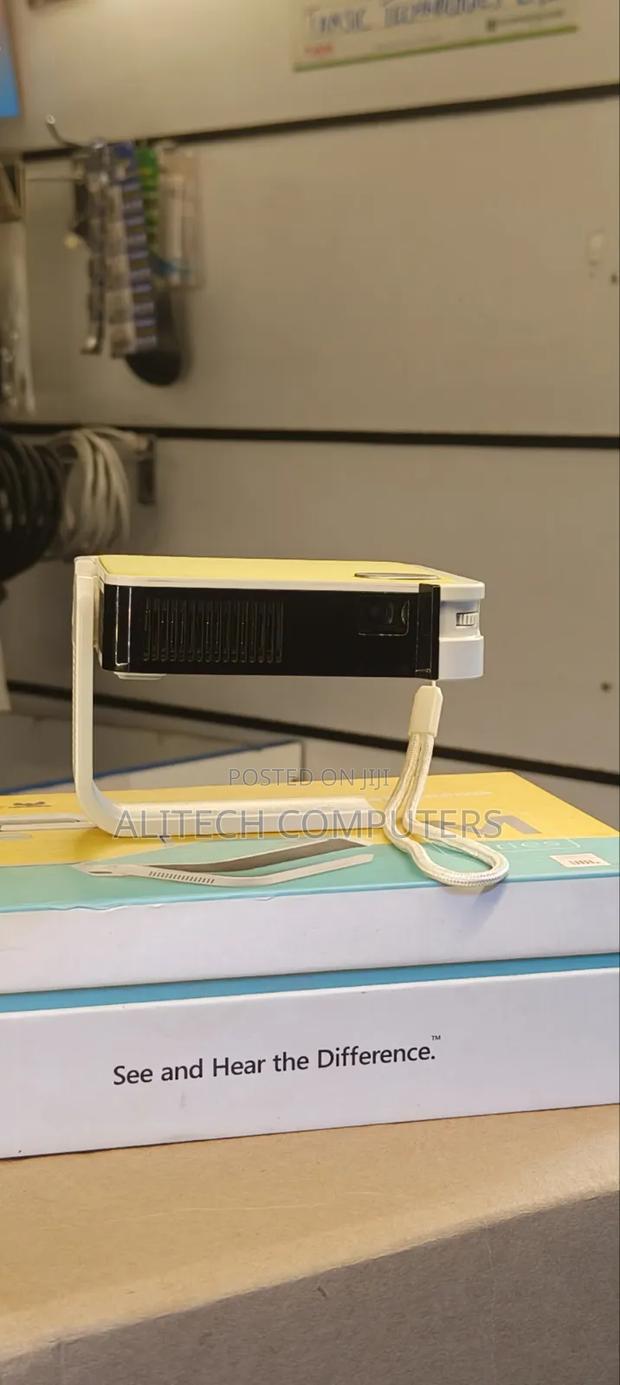 View Sonic Portable Projector - thumbnail 3