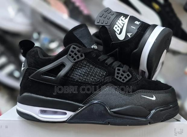 Air Jordan 4 X Nigel Sylvester 'Panda'
Sneakers