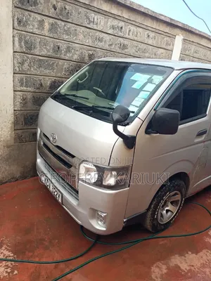 Toyota HiAce 2013 Silver
