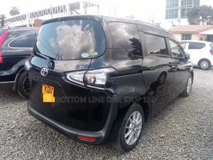 Toyota Sienta 2018 Black