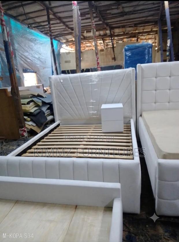 5x6 White Buttoned Chesterfield Bed - thumbnail 2