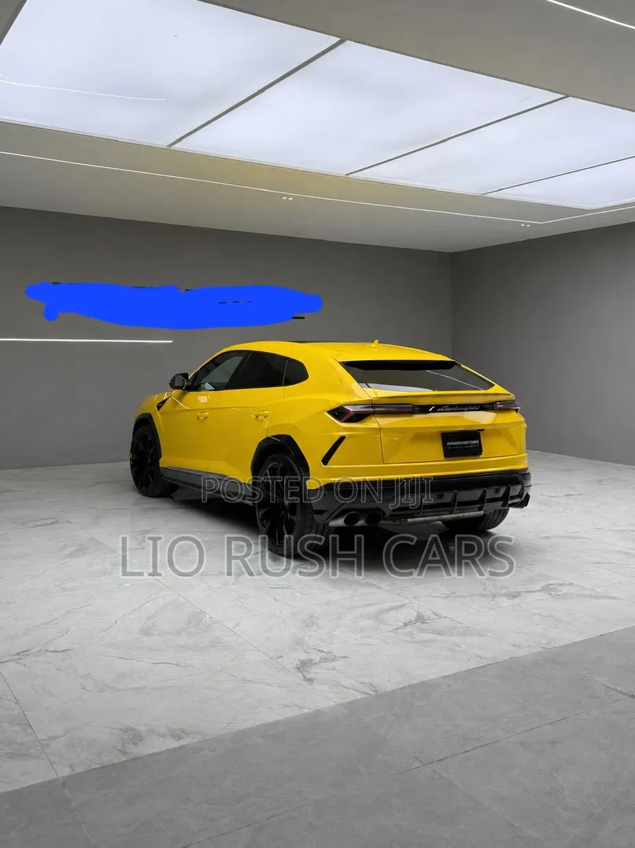 Lamborghini Aventador 2023 Yellow