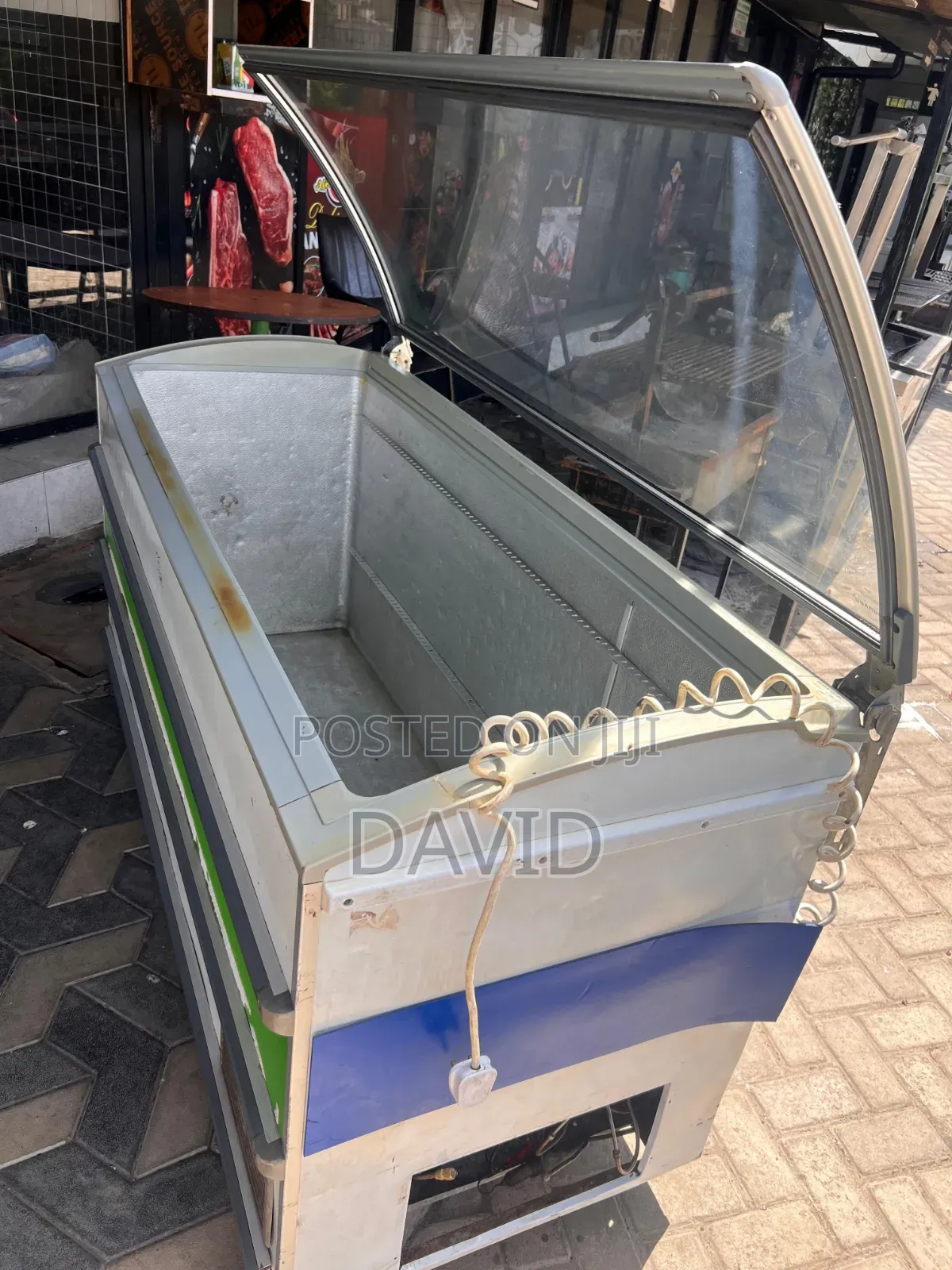 Display Fridge/Freezer 1000ltrs