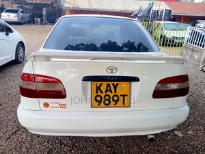 Toyota Corolla 1998 White