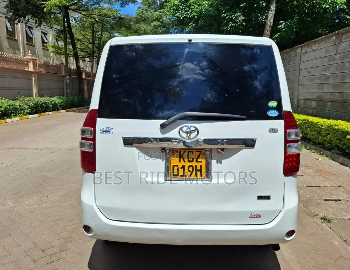 Toyota Noah 2013 White