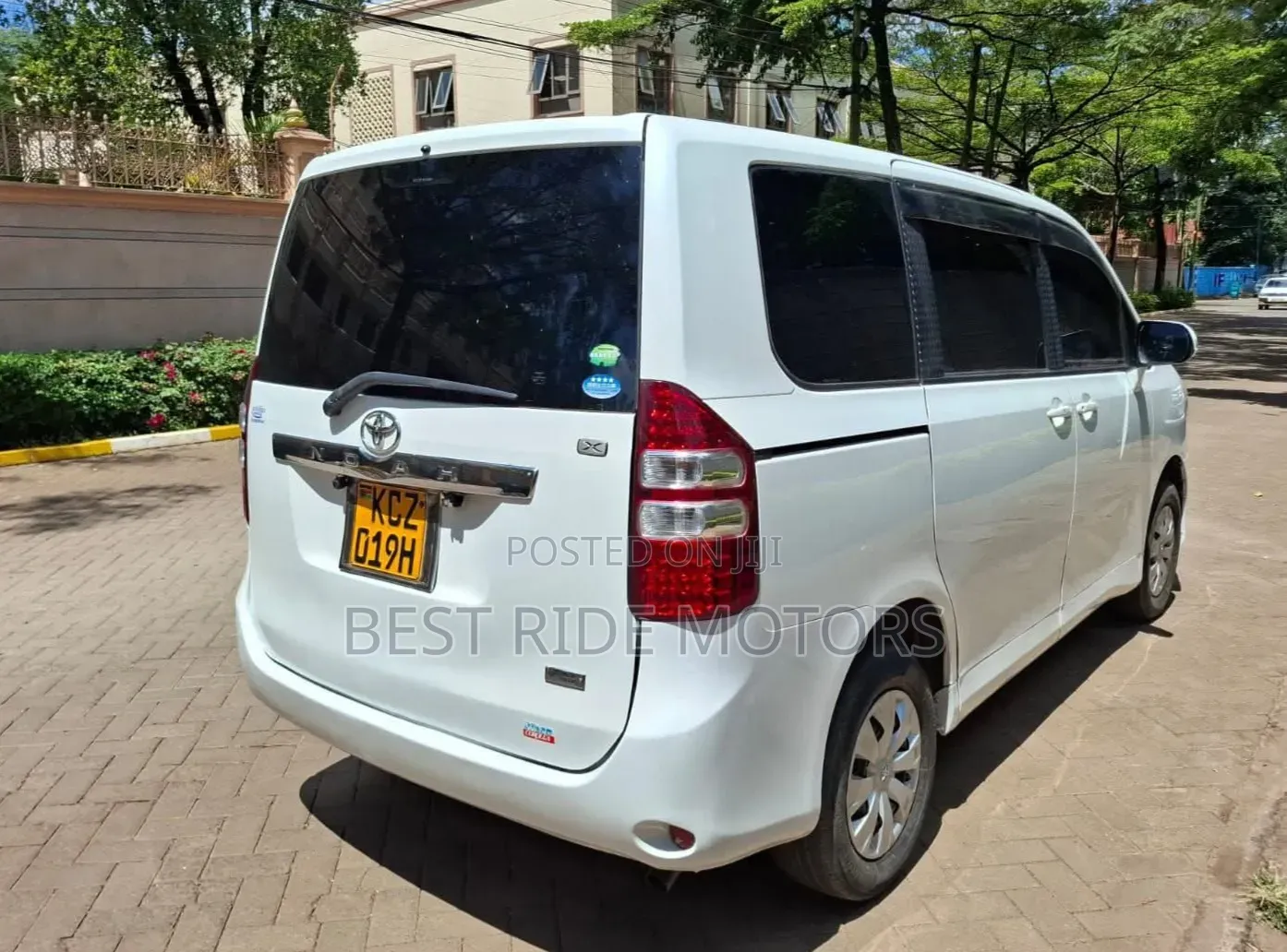 Toyota Noah 2013 White