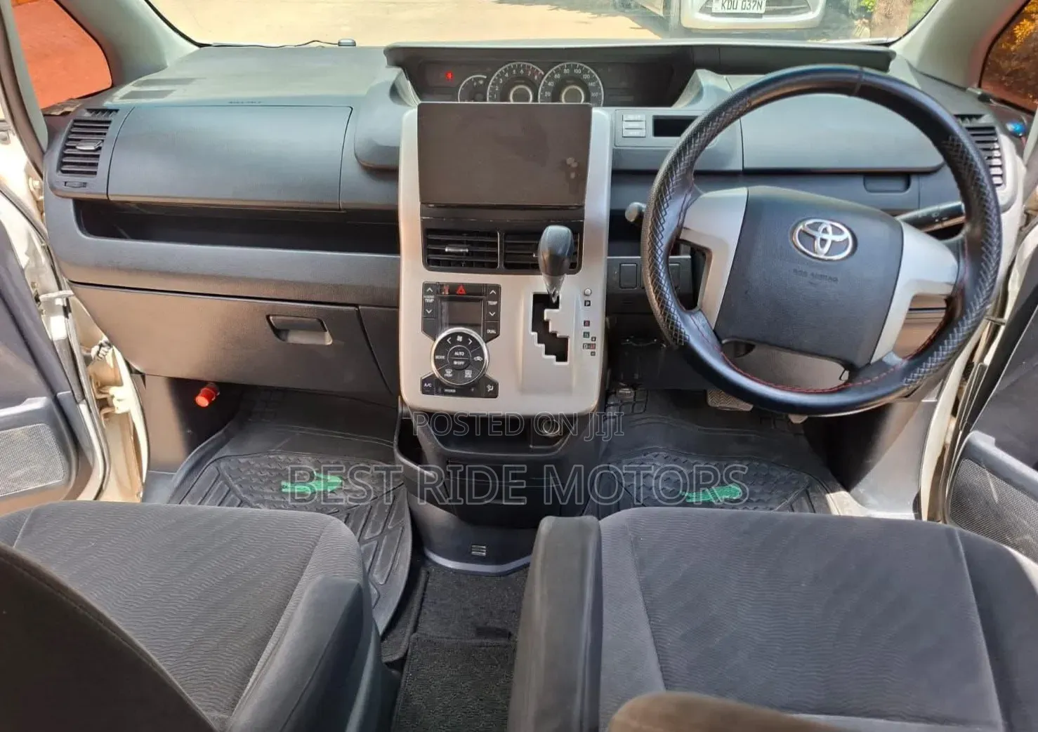 Toyota Noah 2013 White
