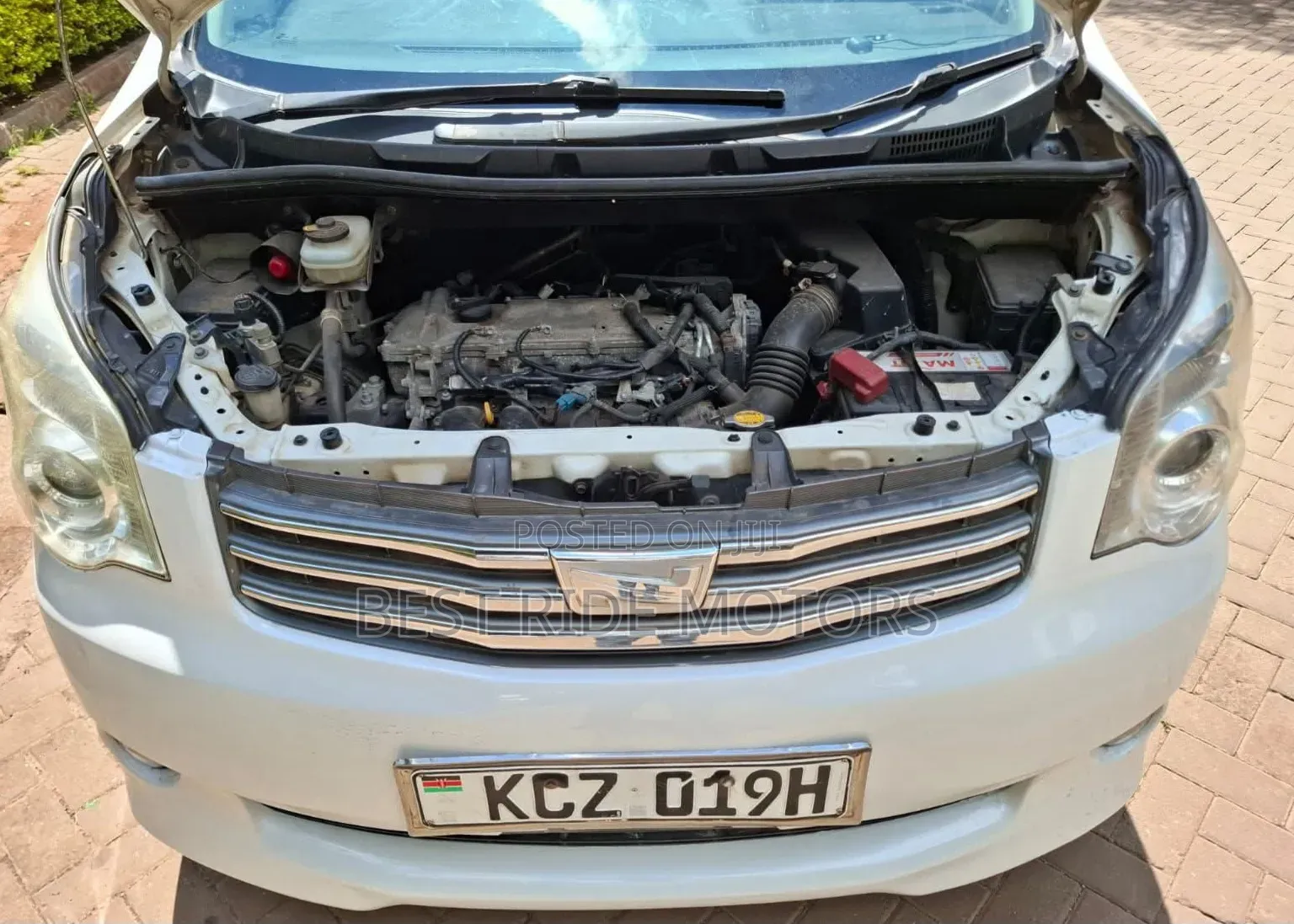 Toyota Noah 2013 White