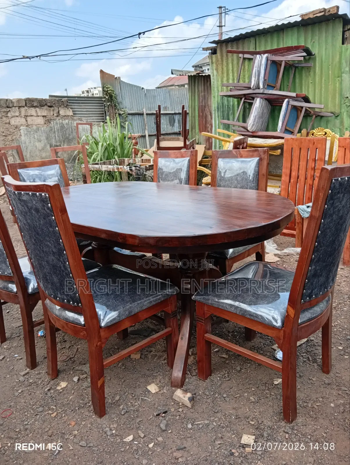 Sweet Oval Dining Tables