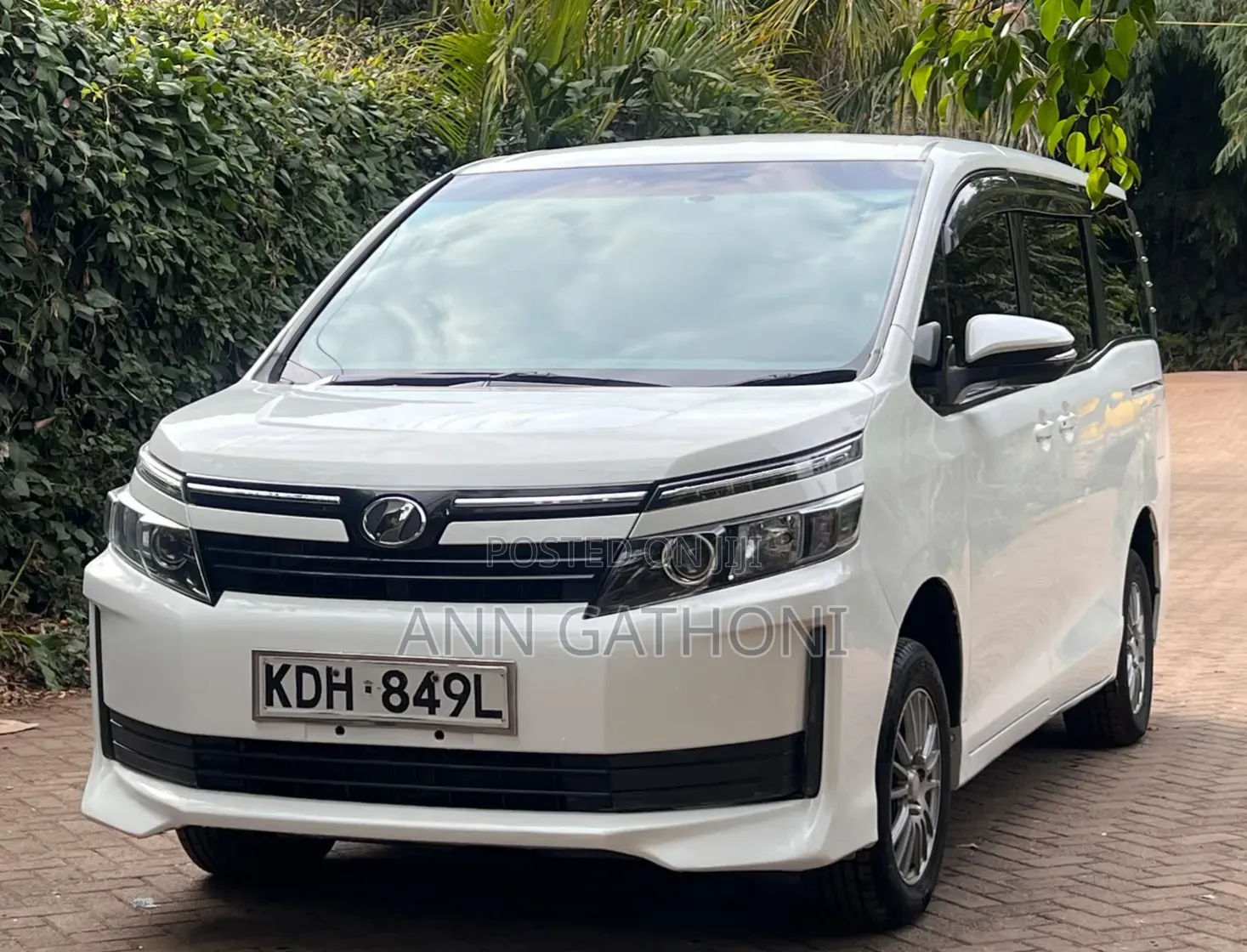 Toyota Voxy 2016 White