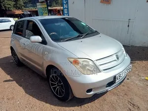Toyota IST 2004 Silver