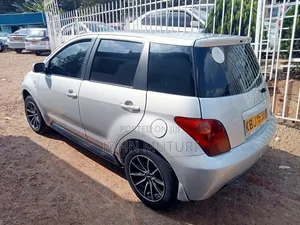 Toyota IST 2004 Silver