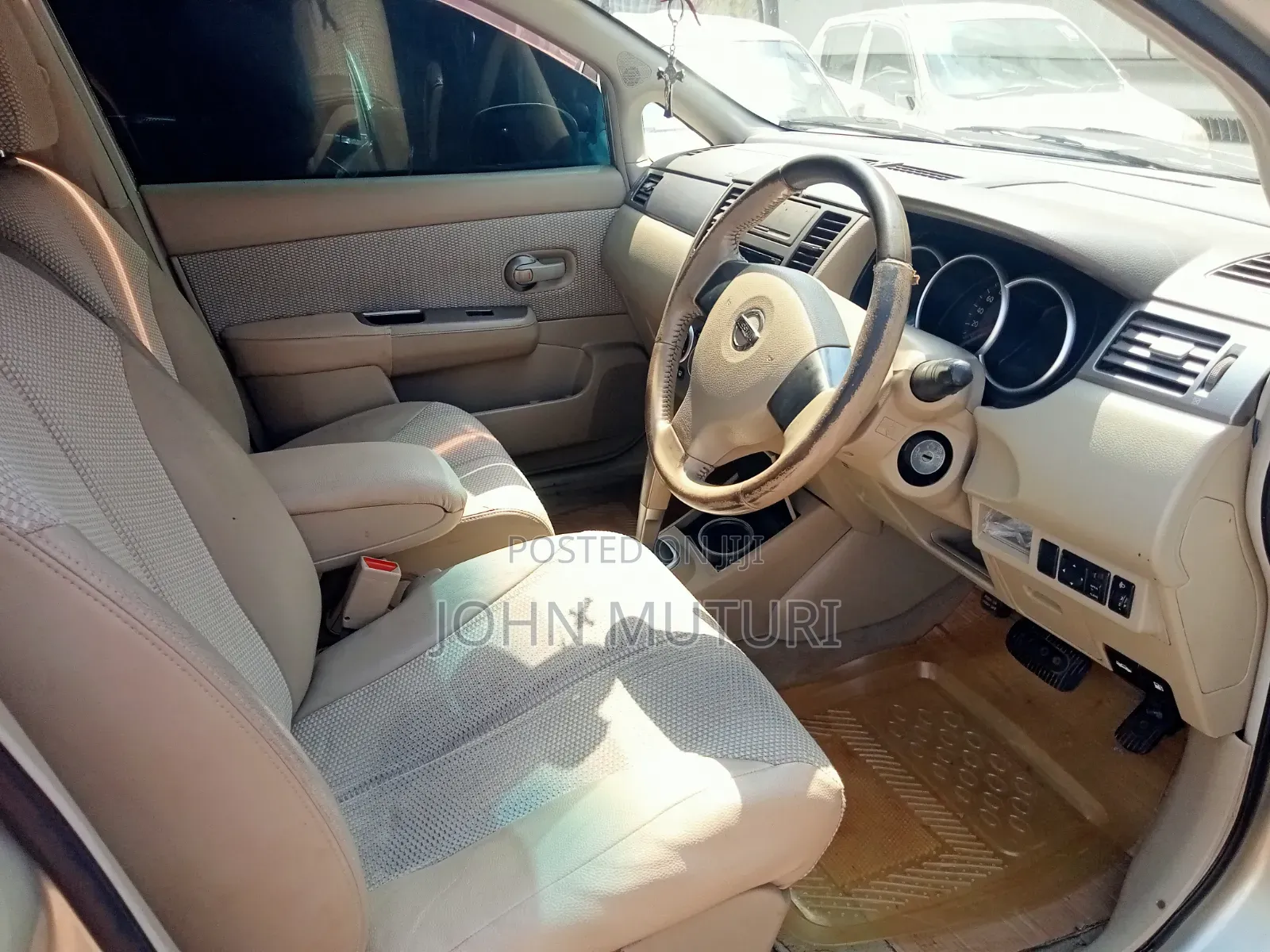 Nissan Tiida 2008 Gold