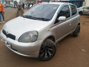 Toyota Vitz 2003 Silver