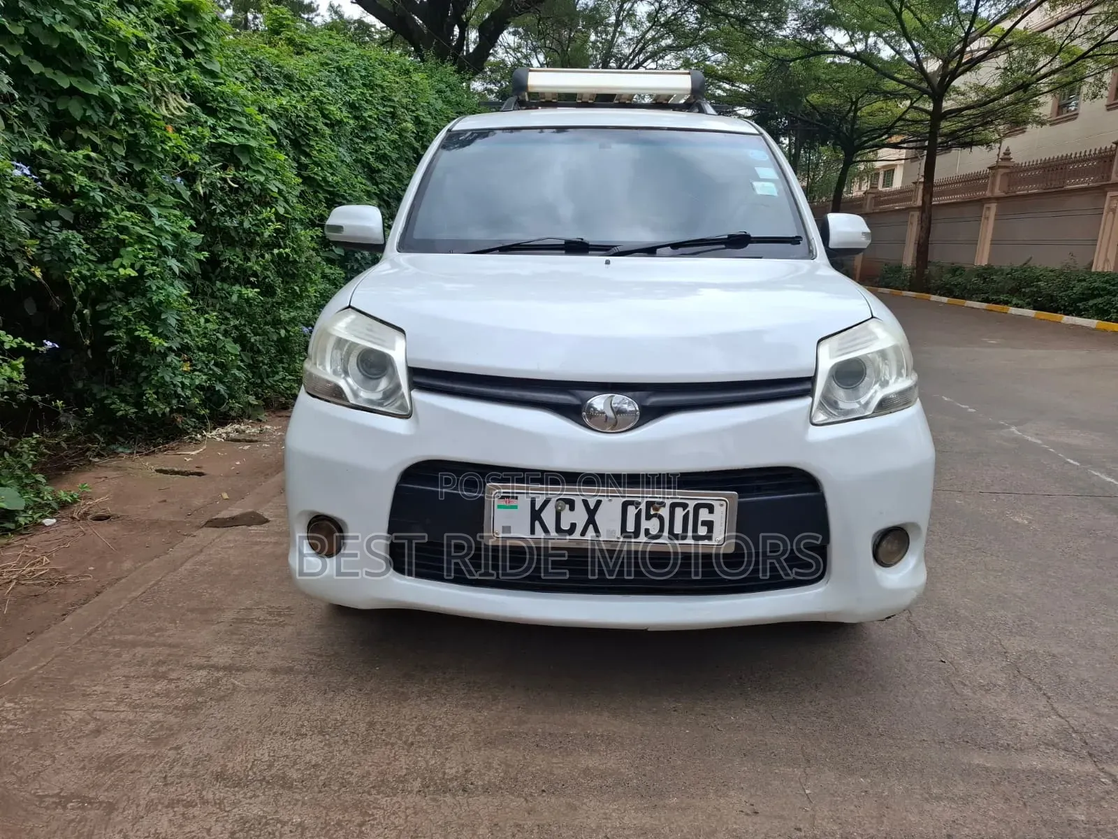 Toyota Sienta 2012 White