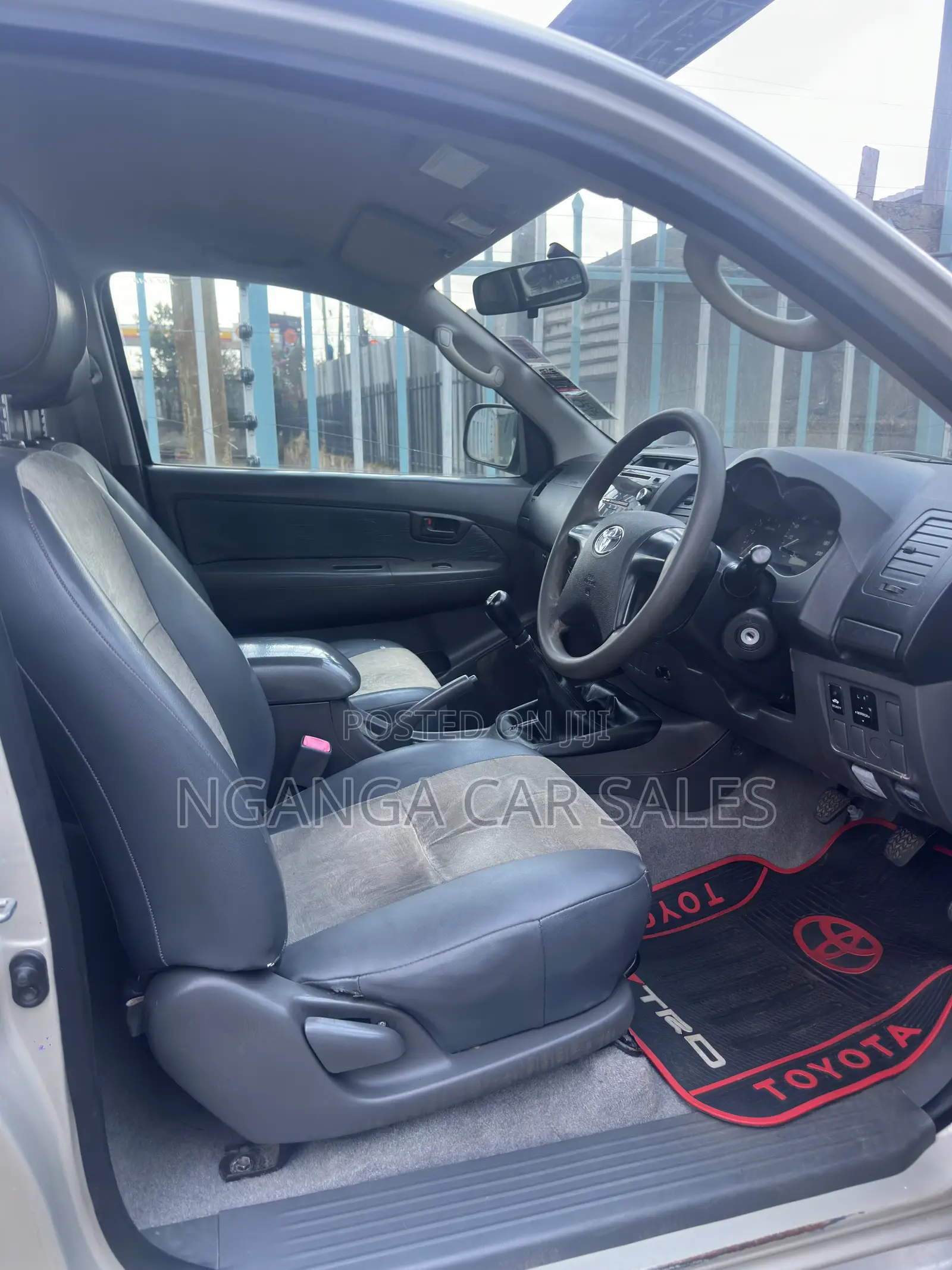 Toyota Hilux 2013 Gold