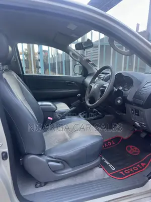 Toyota Hilux 2013 Gold