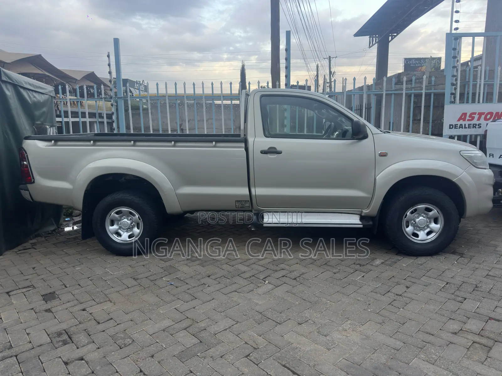 Toyota Hilux 2013 Gold