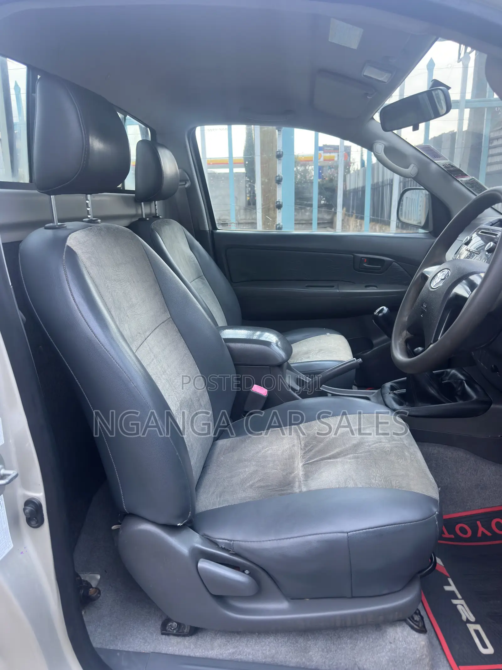 Toyota Hilux 2013 Gold