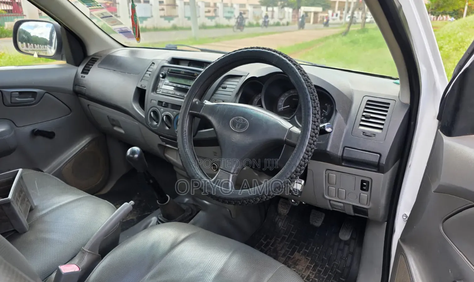 Toyota Hilux 2011 White