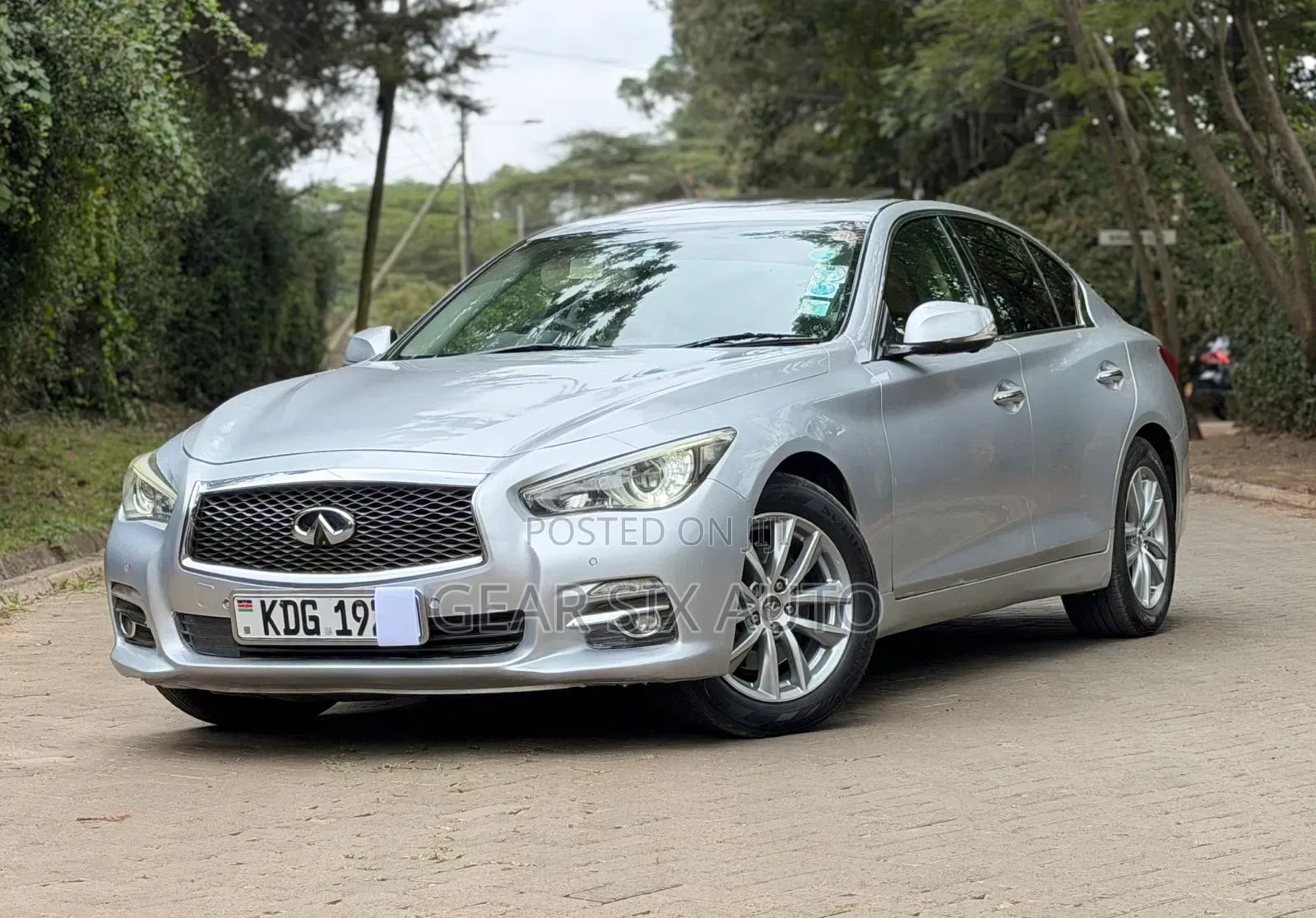 Nissan Skyline 2014 Silver