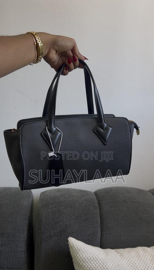Women’S Textured Woven Top Handle Satchel Handbag With Zip Closure