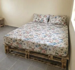 Clean 5×6 Pallet Bed Frame – Clean Finish, Very Strong